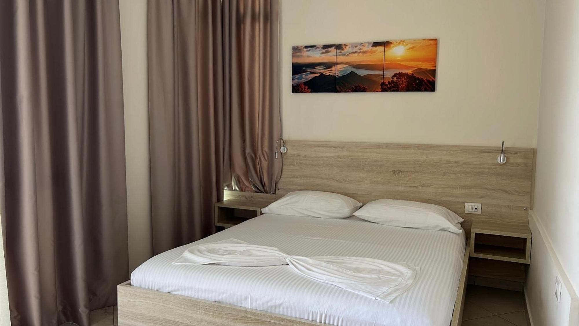Hotel Jon Dhërmi Eksteriør billede