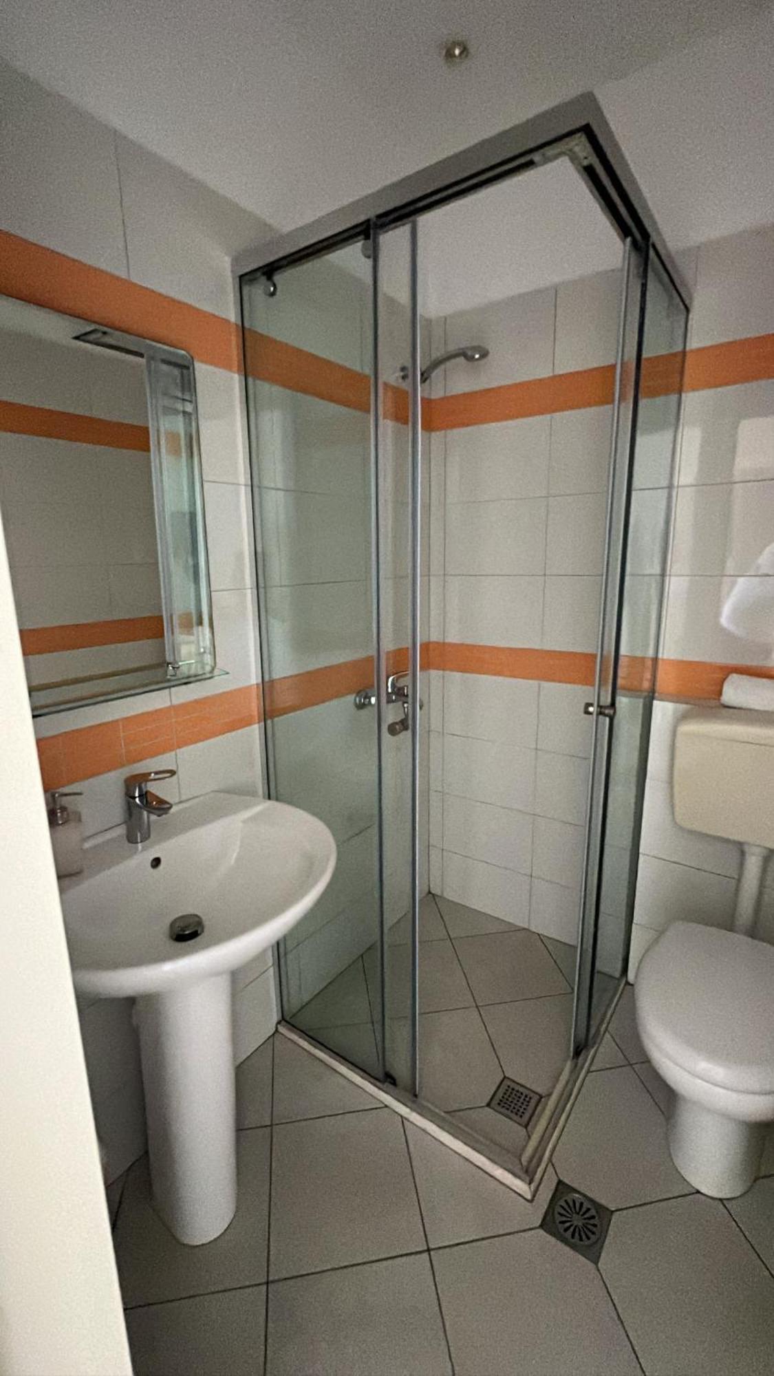 Hotel Jon Dhërmi Eksteriør billede