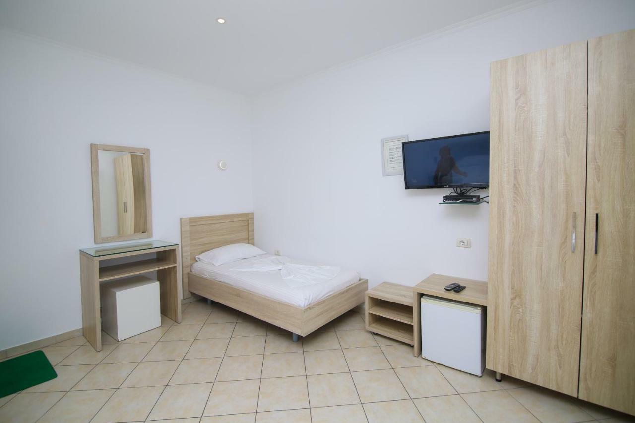 Hotel Jon Dhërmi Eksteriør billede