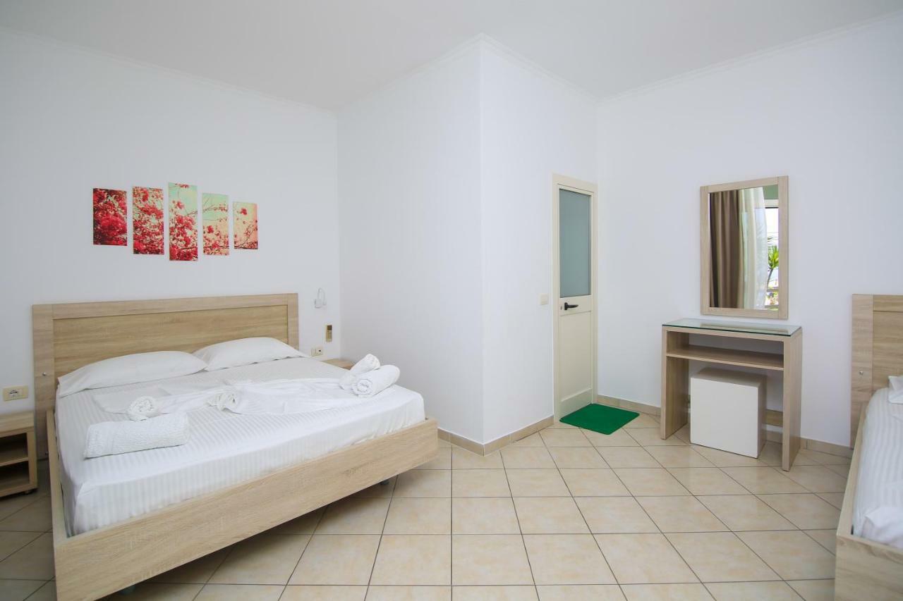Hotel Jon Dhërmi Eksteriør billede