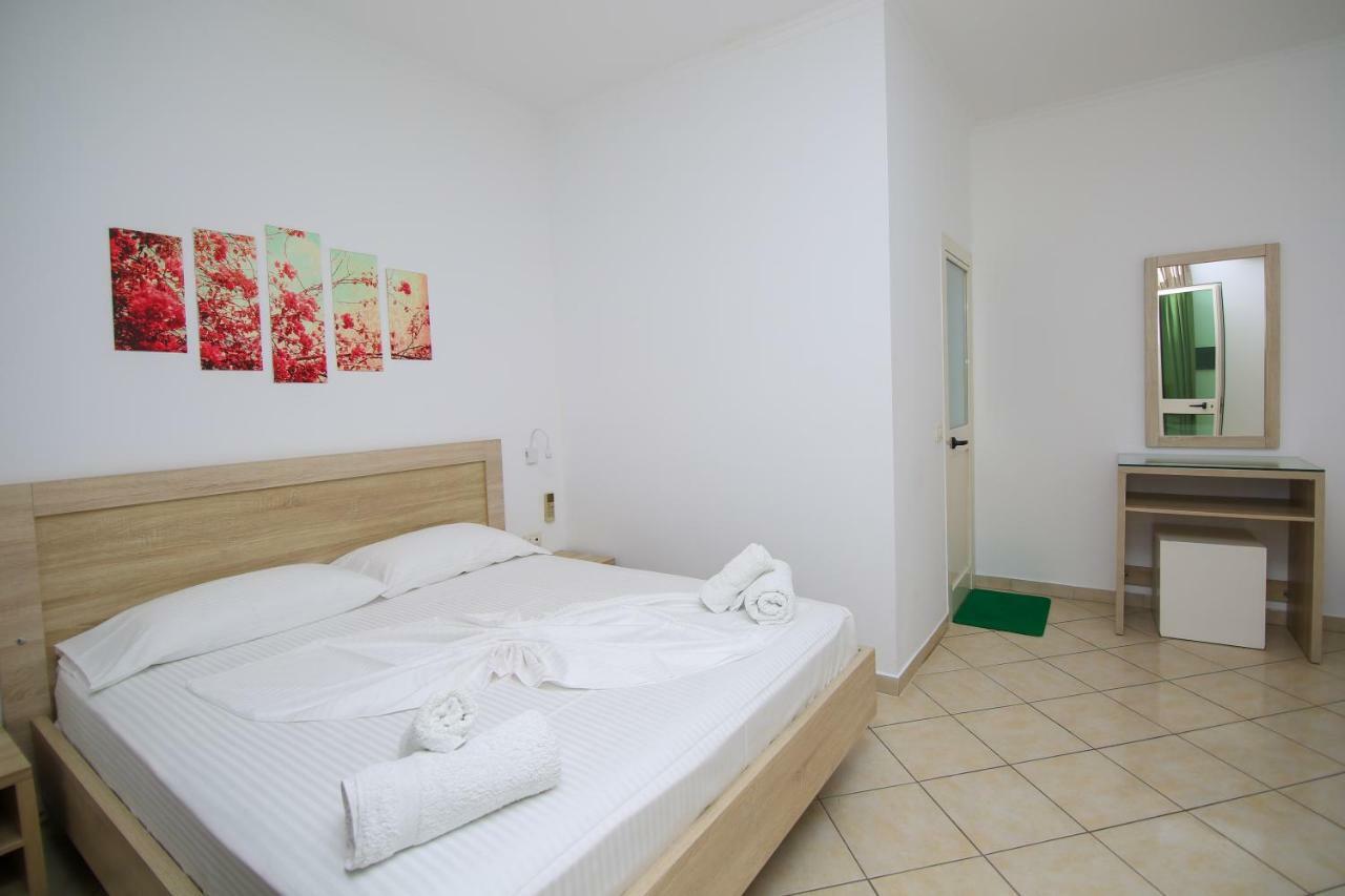 Hotel Jon Dhërmi Eksteriør billede
